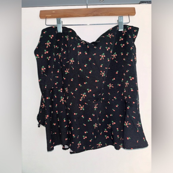 Red Rosebud skirt in black - Picture 3 of 6